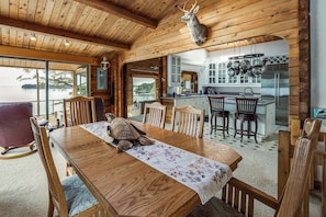 Dining - Hot Tub & Whale Watching! Scenic Sitka Escape (Sitka)