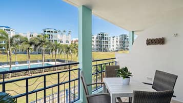 Luxury Apartment, Balcony, Pool View | Outdoor dining