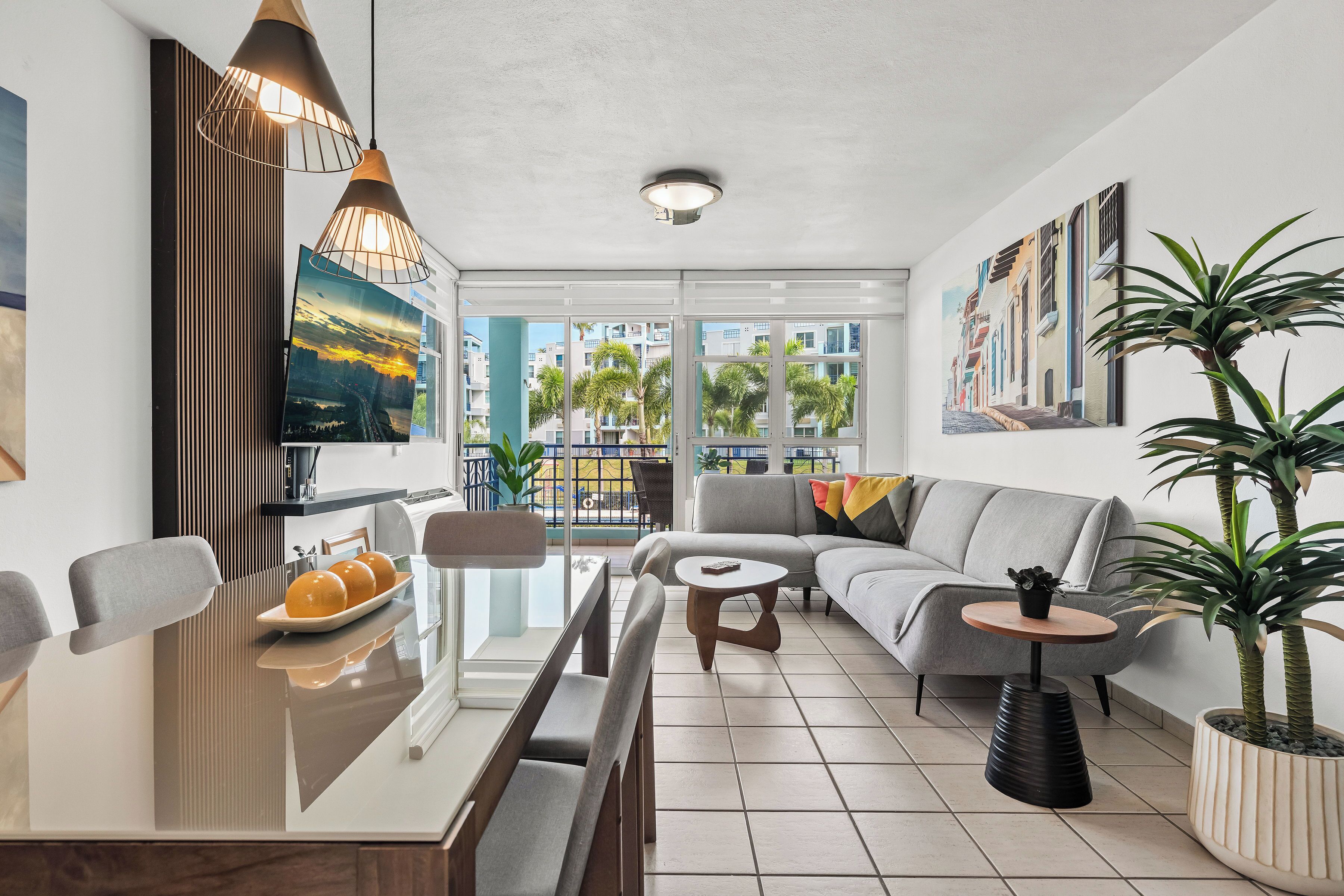 Apartamento superluxo, sacada, vista para a piscina | Área de estar