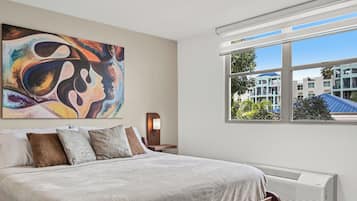 Luxury Apartment, Balcony, Pool View