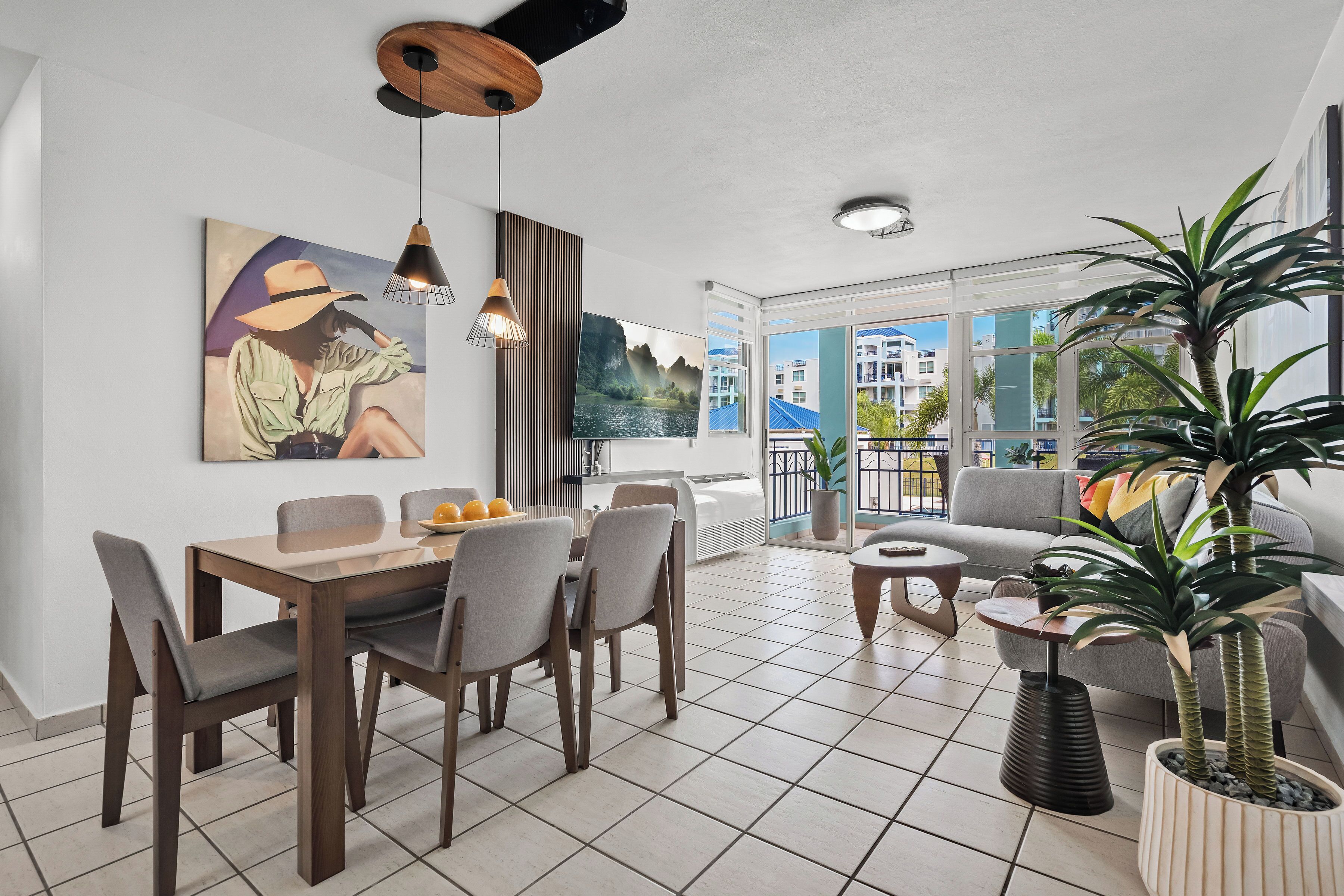 Apartamento superluxo, sacada, vista para a piscina | Opções para refeição