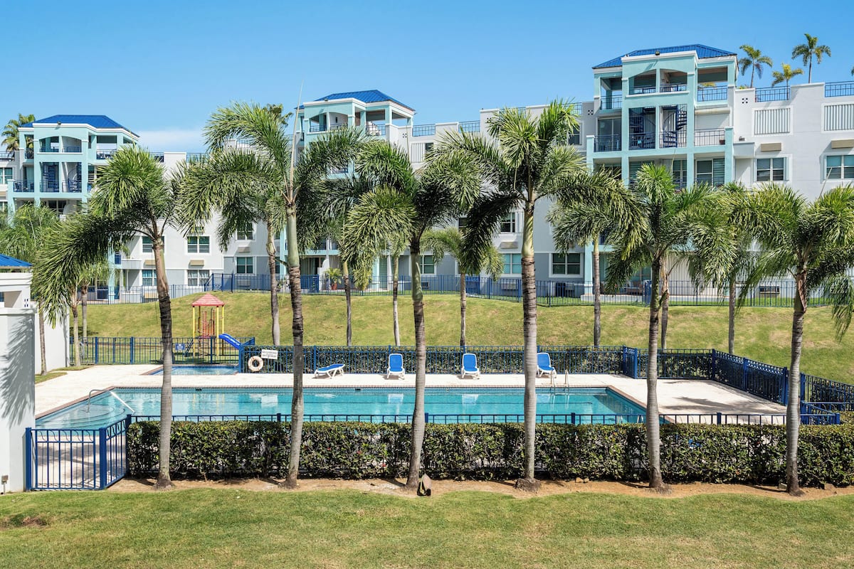 Luxury-Apartment, Balkon, Poolblick | Pool