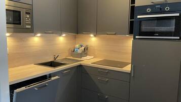 Køleskab, mikrobølgeovn, ovn, opvaskemaskine