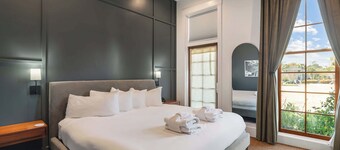 King Suite at The Emerald, Spa Bathroom w. Robes!