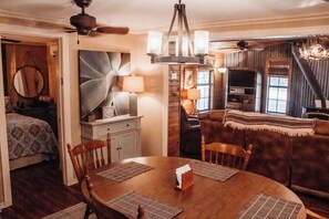 Dining - Marvelous 3-bedroom house with AC in charming Mount Ida (Mount Ida)