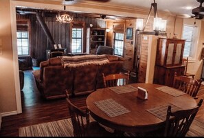 Interior - Marvelous 3-bedroom house with AC in charming Mount Ida (Mount Ida)
