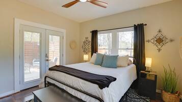 2 bedrooms, desk, iron/ironing board, internet