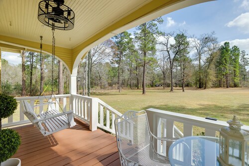 Walk to Fishing Pond! Wooded Montgomery Retreat