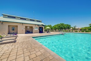 Pool - Community Perks! Golfer’s Oasis in San Tan Valley (San Tan Valley)