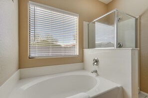 Hair dryer, towels - Community Perks! Golfer’s Oasis in San Tan Valley (San Tan Valley)