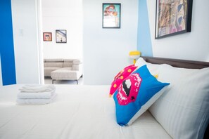 Tabla de planchar con plancha, wifi y ropa de cama 