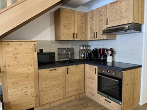 Kühlschrank, Mikrowelle, Ofen, Geschirrspüler