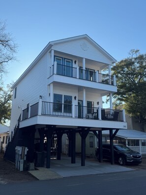 Exterior - Spacious 6-bedroom house in wonderful Ocean Lakes (Myrtle Beach)