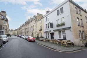Exterior - The Old Crescent Bakery - Beautiful Bath Townhouse (Bath)