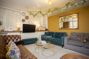 Living area - The Old Crescent Bakery - Beautiful Bath Townhouse (Bath)