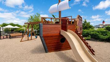 Children’s play area – outdoor