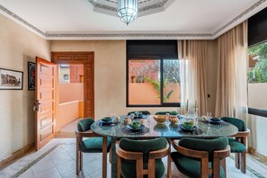 Dining - 4 Bedroom Villa in Bab Ighli Marrakech Heated Pool Atlas View (Marrakesh)