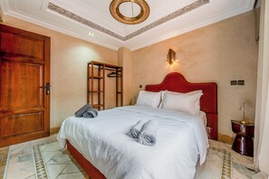 4 bedrooms, iron/ironing board, Internet, bed sheets - 4 Bedroom Villa in Bab Ighli Marrakech Heated Pool Atlas View (Marrakesh)