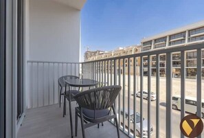 Estudio de lujo, balcón, vistas a la ciudad | Vistas del balcón