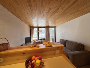Interior - 300m from shops, 7th floor, terrace, ski locker, 25m², Vars (Vars)