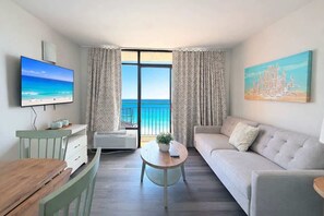 TV - Paradise Oceanfront 1bd pool and hot tub (Myrtle Beach)