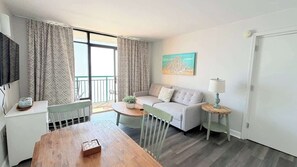 TV - Paradise Oceanfront 1bd pool and hot tub (Myrtle Beach)