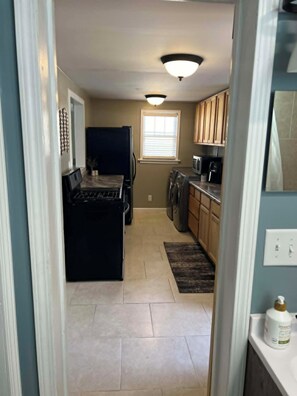 Private kitchen - Serene 1-bedroom house in Newton (Newton)