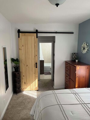 Room - Serene 1-bedroom house in Newton (Newton)