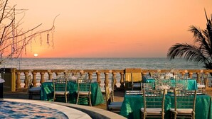 Outdoor dining - Pueblo Bonito Emerald Bay Owners Studio- NEW YEARS (Mazatlán)