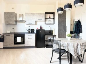 Fridge, microwave, oven, stovetop - Cinzia's City Pad Comfort Near Central Station (Bologna)
