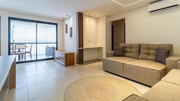 Superior Apartment, 4 Bedrooms, Air conditioning | Living area