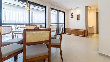 Superior Apartment, 4 Bedrooms, Air conditioning | Dining