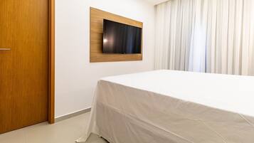 Apartment | Individually decorated, individually furnished, desk, laptop workspace
