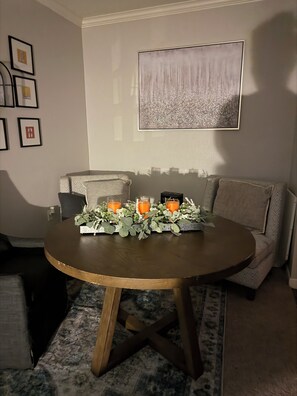 Dining -  Luxury 2BR/2BA Condo  Galveston Seawall (Galveston)