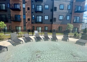 Property grounds - Luxe Lil` Italy 2BR | Sleeps 6 | Free Parking+Gym (Cleveland)