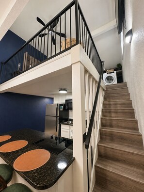 Fridge, microwave, stovetop, coffee/tea maker - 2 Bedroom Condo ON Lake Hamilton! Sleeps 6! (Hot Springs)