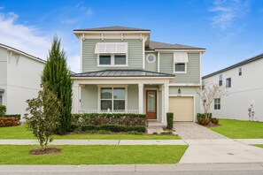 Front of property - 6Bd Villa W Spa, Star Wars Cinema & Gameroom 2088 (Kissimmee)