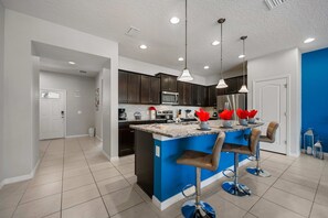 Comfort Townhome, 5 Bedrooms | Private kitchen - Modern 5Br Downstairs Room, Pool & Lazy River 2402 (Kissimmee)
