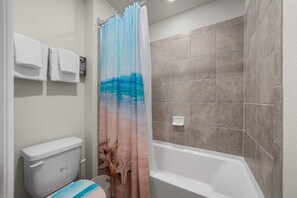 Premium Townhome, 5 Bedrooms | Deep-soaking bathtub - Modern 5Br Nintendo Loft & Private Pool 16144 (Clermont)