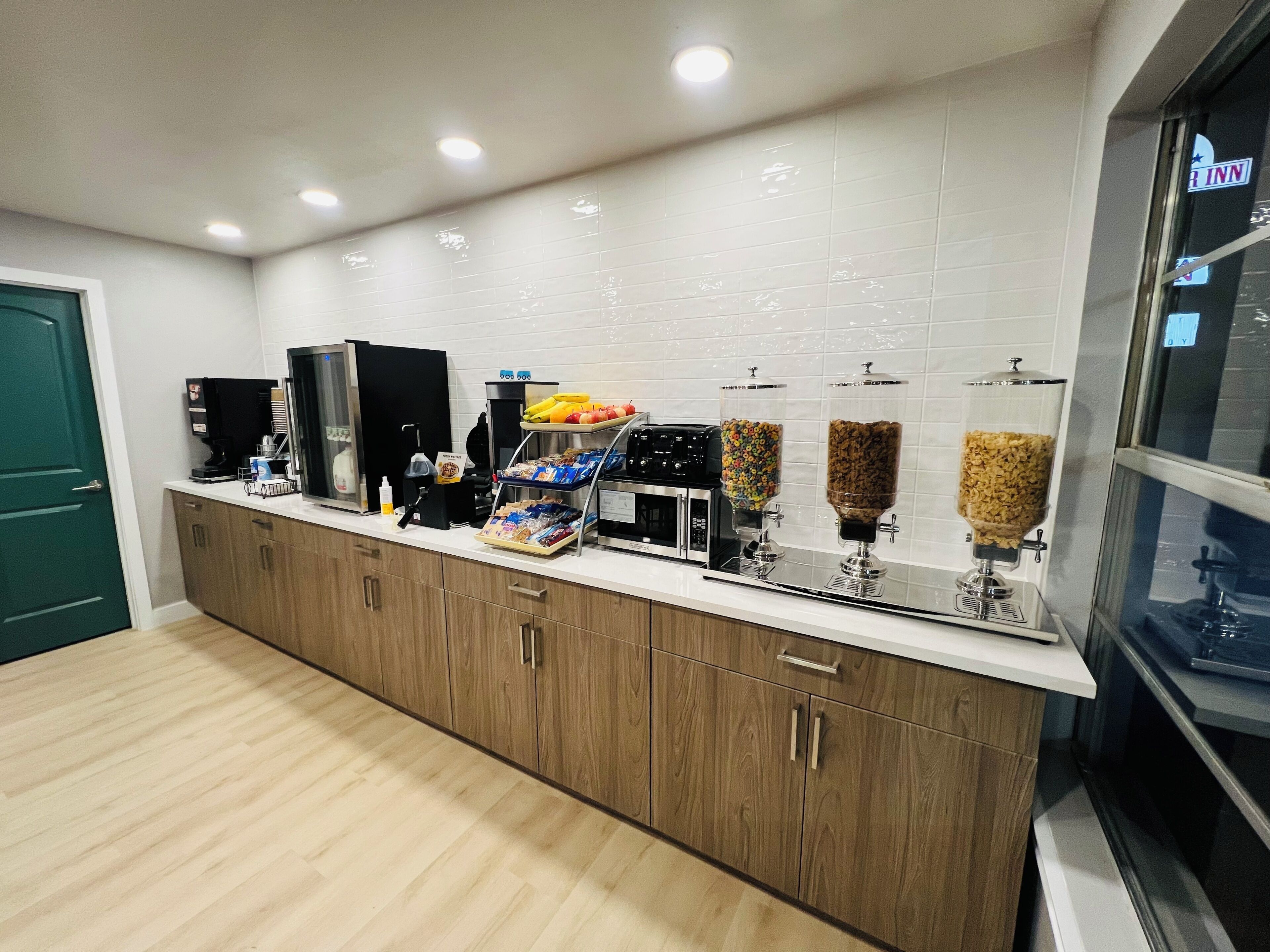 Free daily continental breakfast