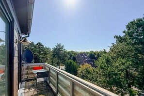 Outdoor dining - In the middle of SPO: large, light-flooded apartment (Sankt Peter-Ording)