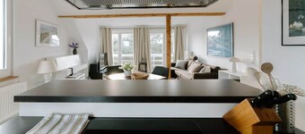 In the middle of SPO: large, light-flooded apartment