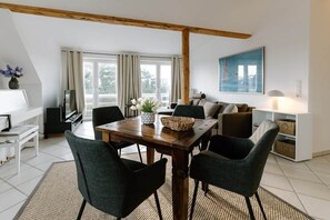 Living area - In the middle of SPO: large, light-flooded apartment (Sankt Peter-Ording)