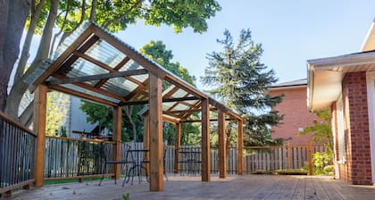 Elegant Mansion with Private Bar & Social Lounge