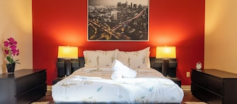 Elegant Mansion with Private Bar & Social Lounge