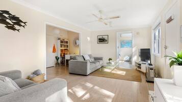 Smart TV, books, stereo