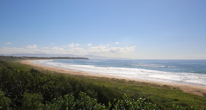 Beauts - Pet Friendly - 5 Mins Walk to Beach