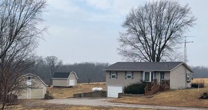 Exterior - Fabulous 4-bedroom Lake Oasis (Plano)