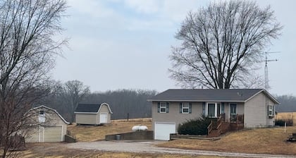 Fabulous 4-bedroom Lake Oasis