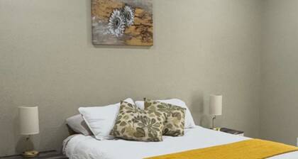 Fabulous 4-bedroom Lake Oasis